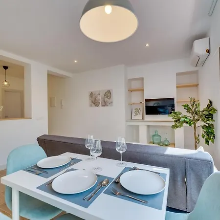 Goramar, Centro Apartment